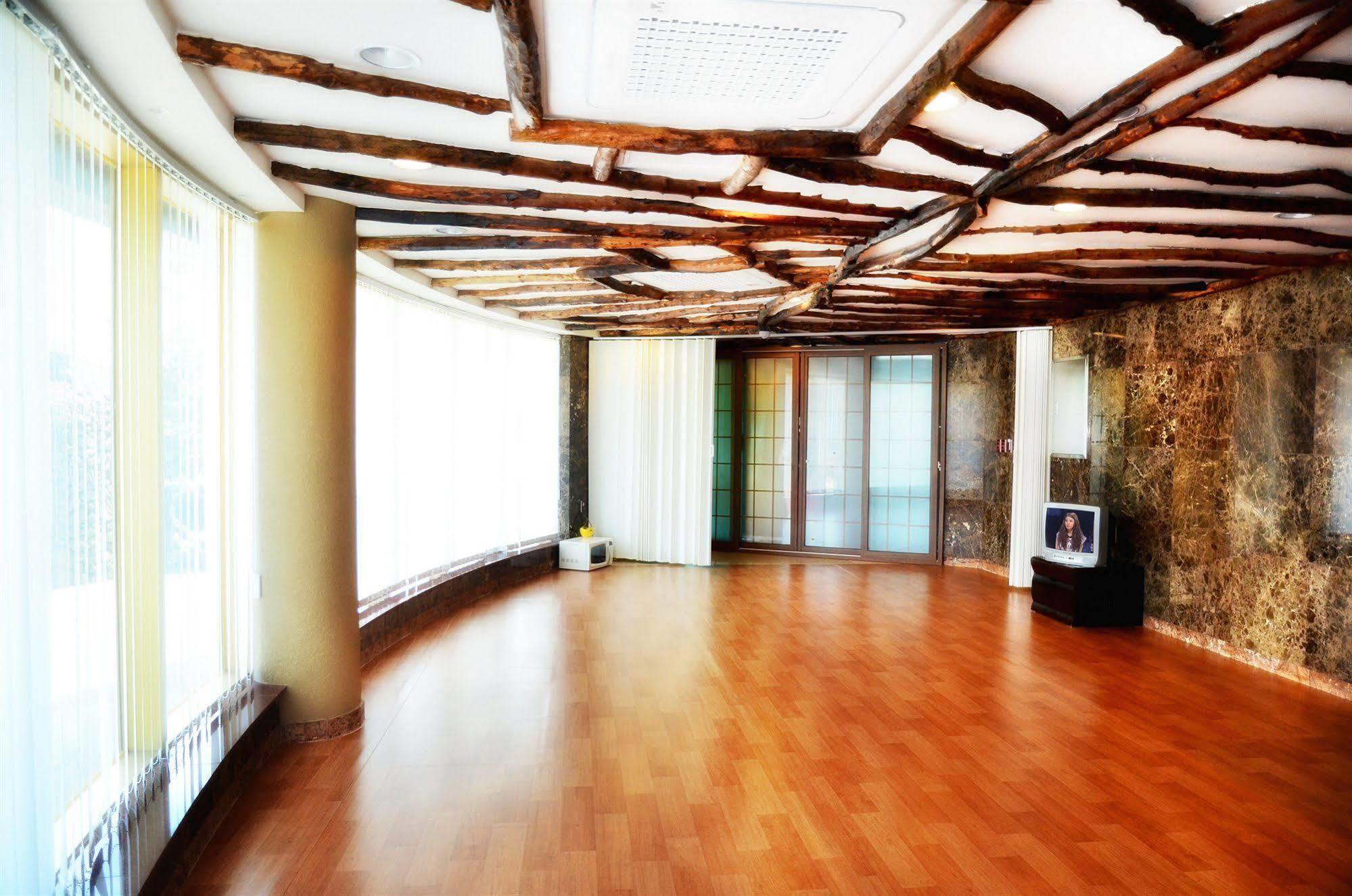 Jeju Pado Sori Apartment Екстериор снимка